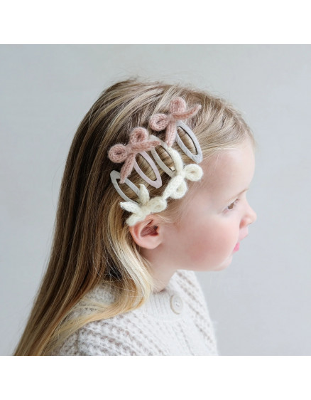 Granny Knitted Bow Clic Clacs Neutral 4