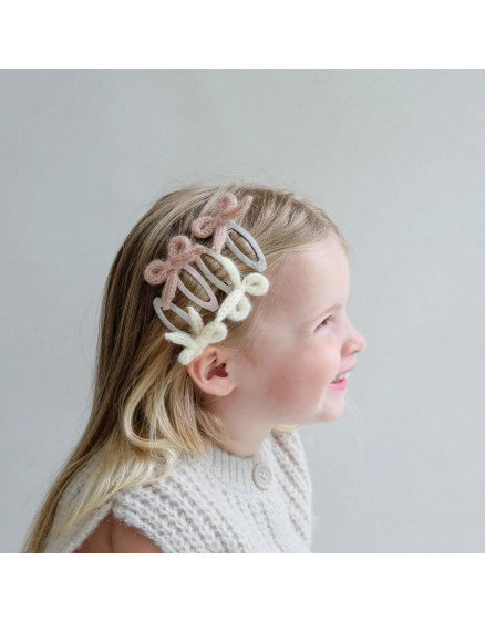 Granny Knitted Bow Clic Clacs Neutral 3