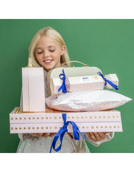 Mimi & Lula's 'Cracking' Gift Cracker 5