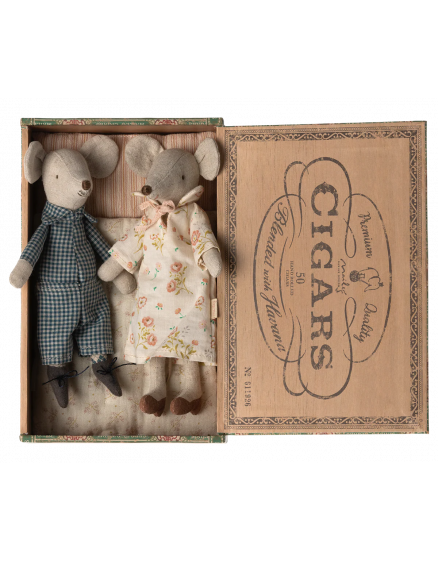 Grandma & Grandpa Mice in Cigarbox