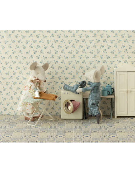 Grandma & Grandpa Mice in Cigarbox 6