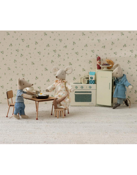 Grandma & Grandpa Mice in Cigarbox 5