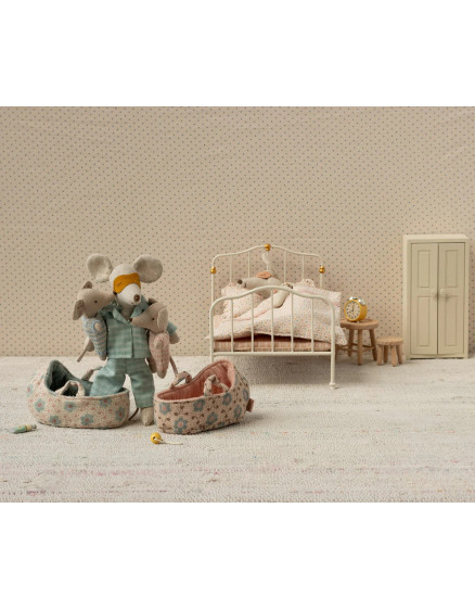 Baby Mouse in Carry Cot Rose 2