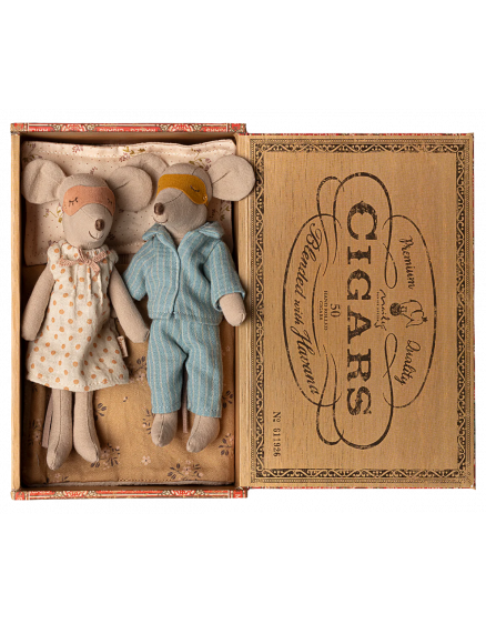 Mum & Dad Mice in Cigarbox