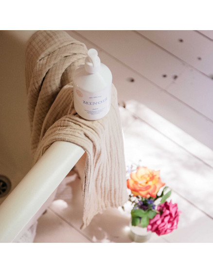 Delicate cleansing gel for body and hair 100 ml 2