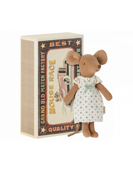 Мишка старша сестра у сірниковій  коробці в нічній сорочці 3