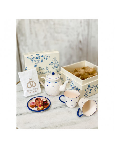 Tea & Biscuits for two 4